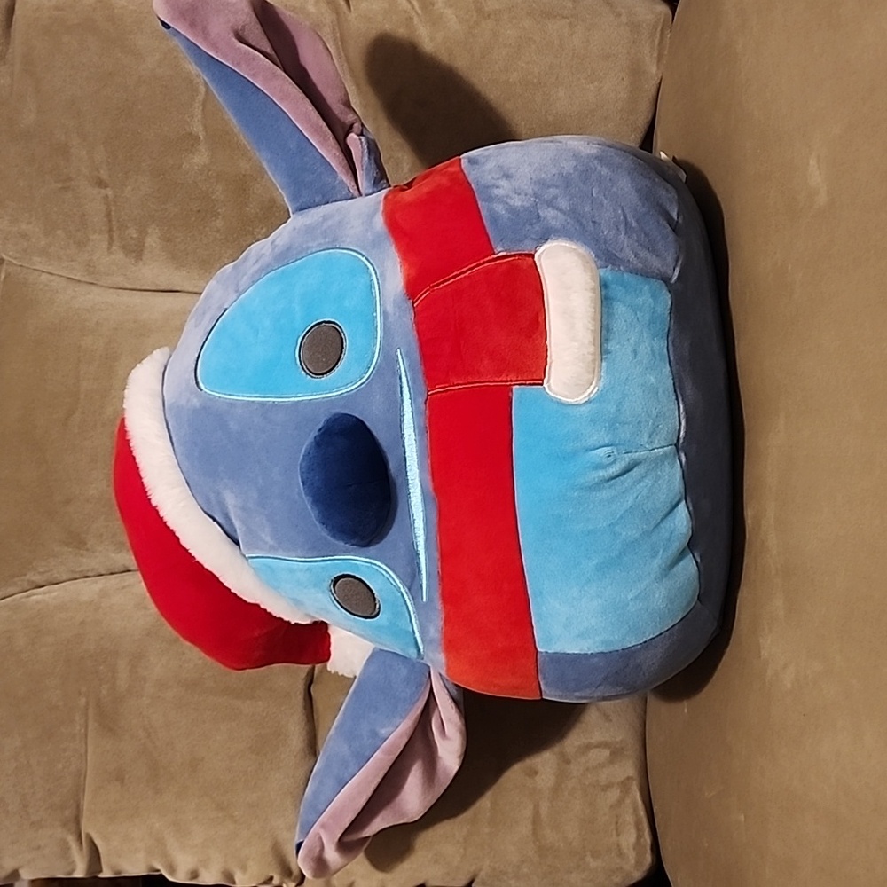 NWT Disney Squishmallows Christmas SANTA STITCH Santa hat & red scarf
